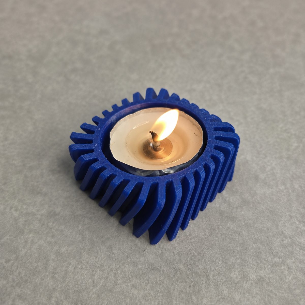 Twisted rounded square tea light holder