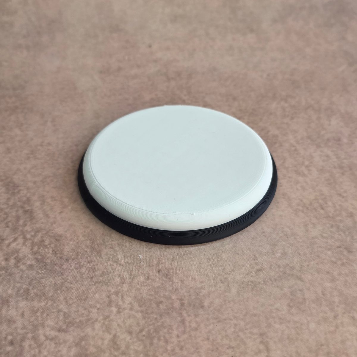Round rimmed 3D printed coaster for cups, mugs and glasses