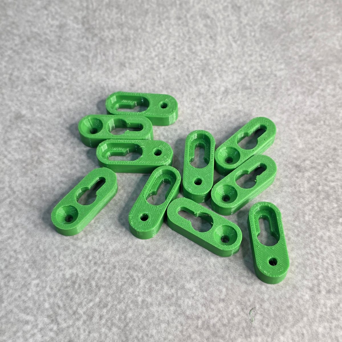 Screw-on mounting bracket