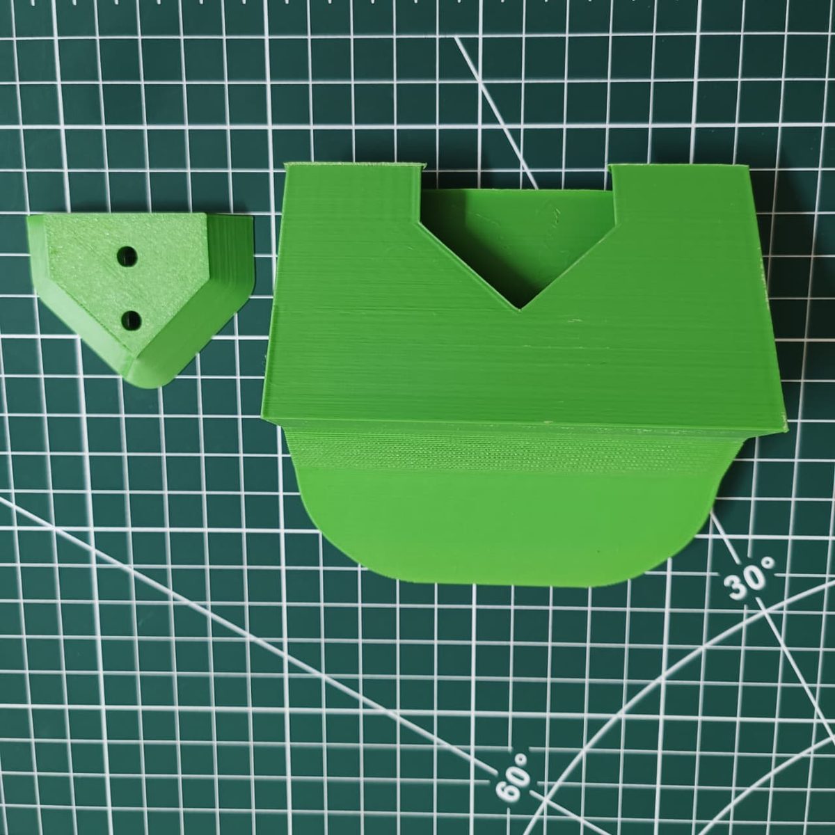 Latencot helmet wall mount holding a motorcycle helmet, rated up to 5 kg